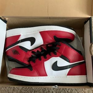 Red & Black Air Jordan 1 Mid ❤️🖤